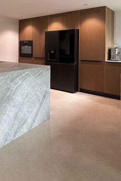 Wohnküche mit Sichtestrich