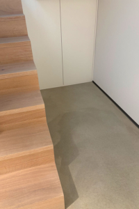 Sichtestrich und Treppenaufgang